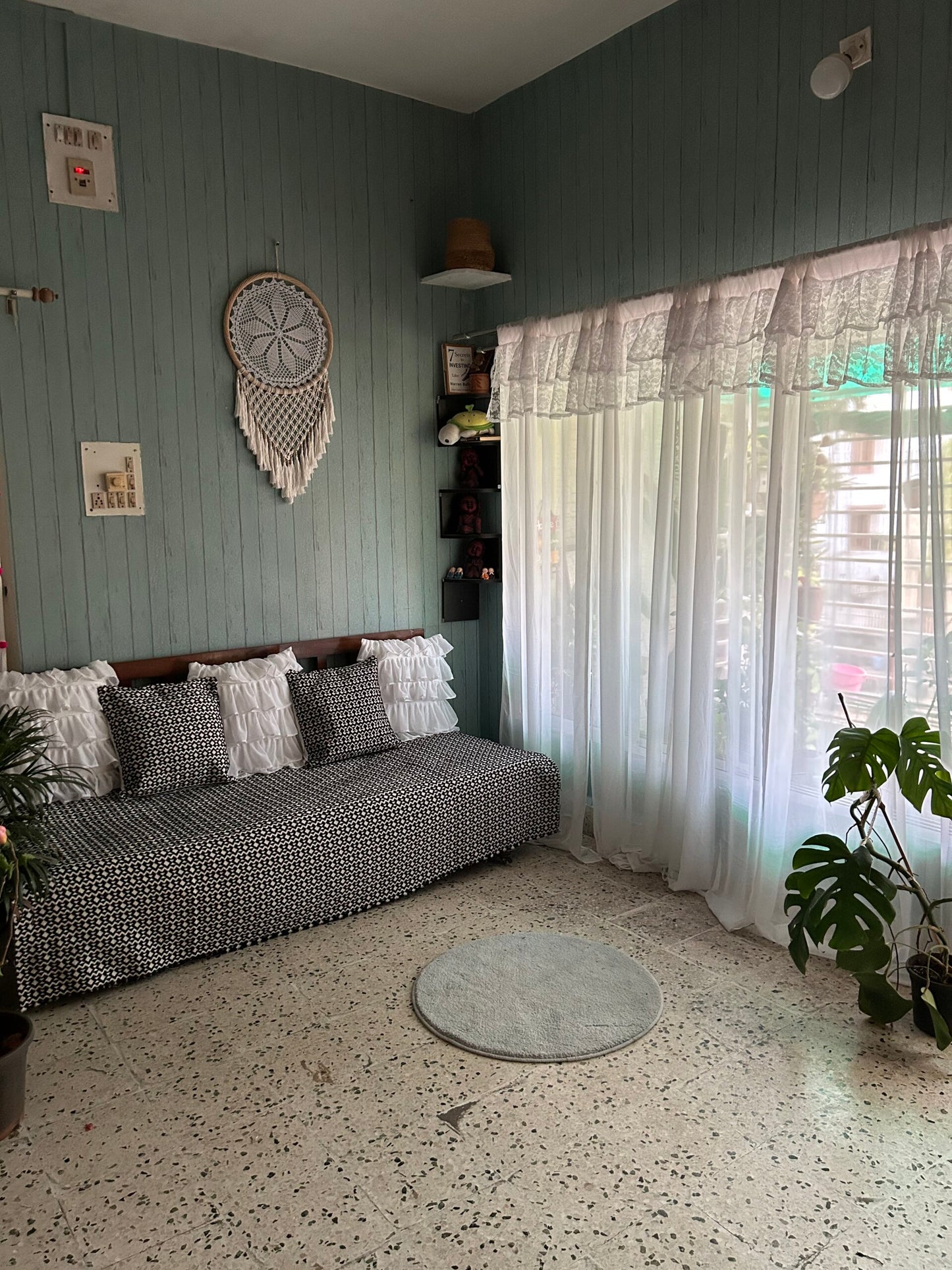 Room decor combo - Curtains and Sofa throws - Black and White