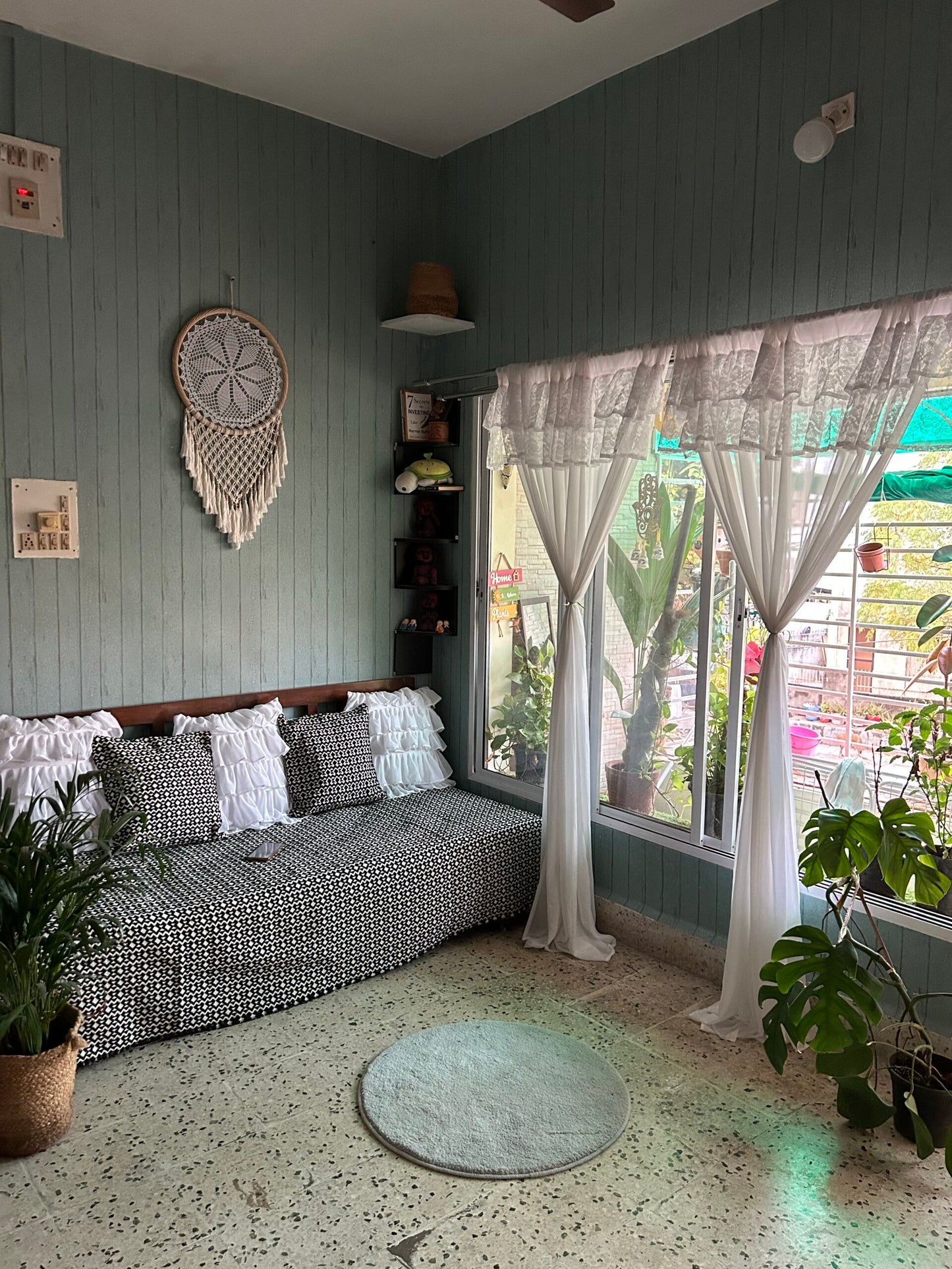 Room decor combo - Curtains and Sofa throws - Black and White